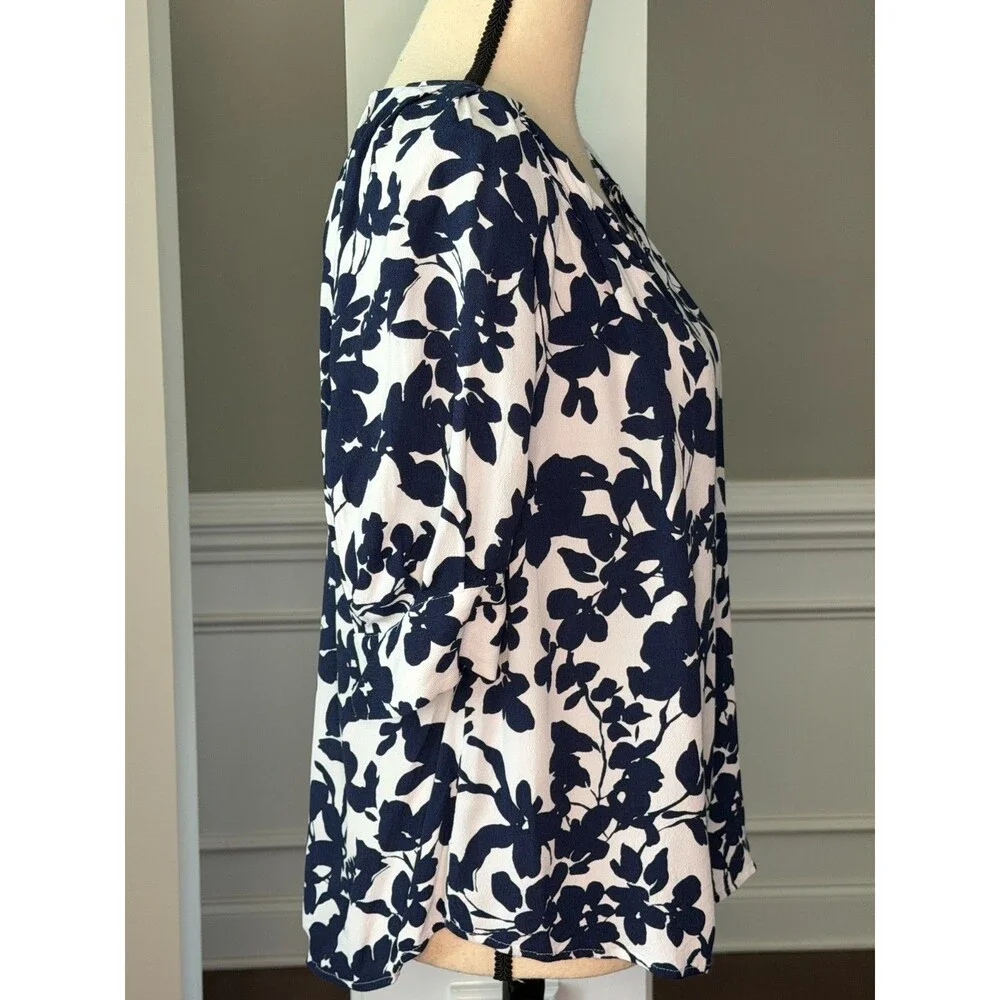 Loft Navy Blue/White Floral Top w/Short Puff Sleeves Sz M